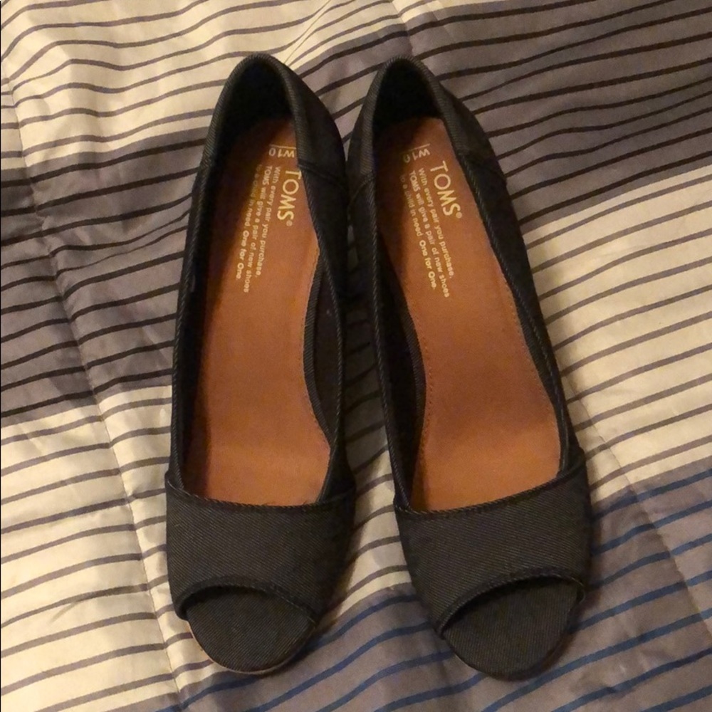 NWOT Toms wedges.